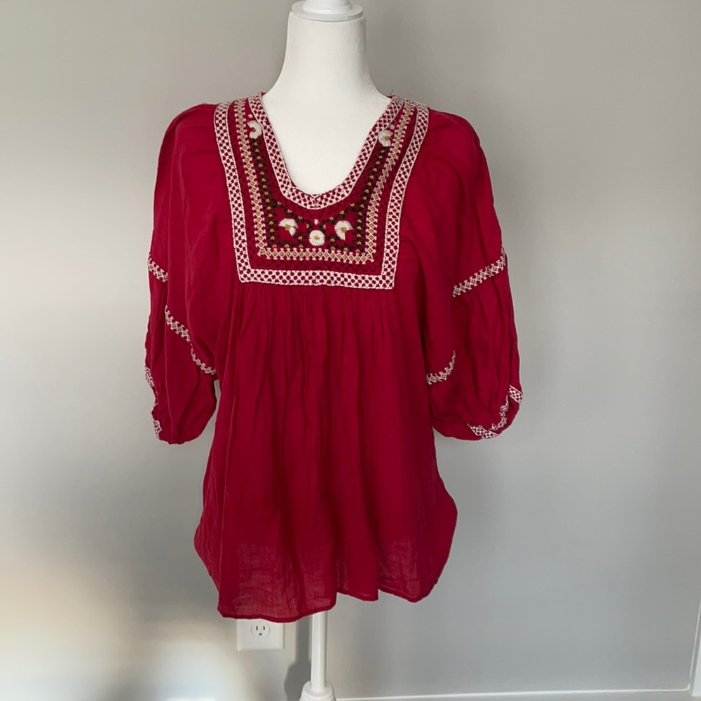 NWT  Max Studio embroidery top